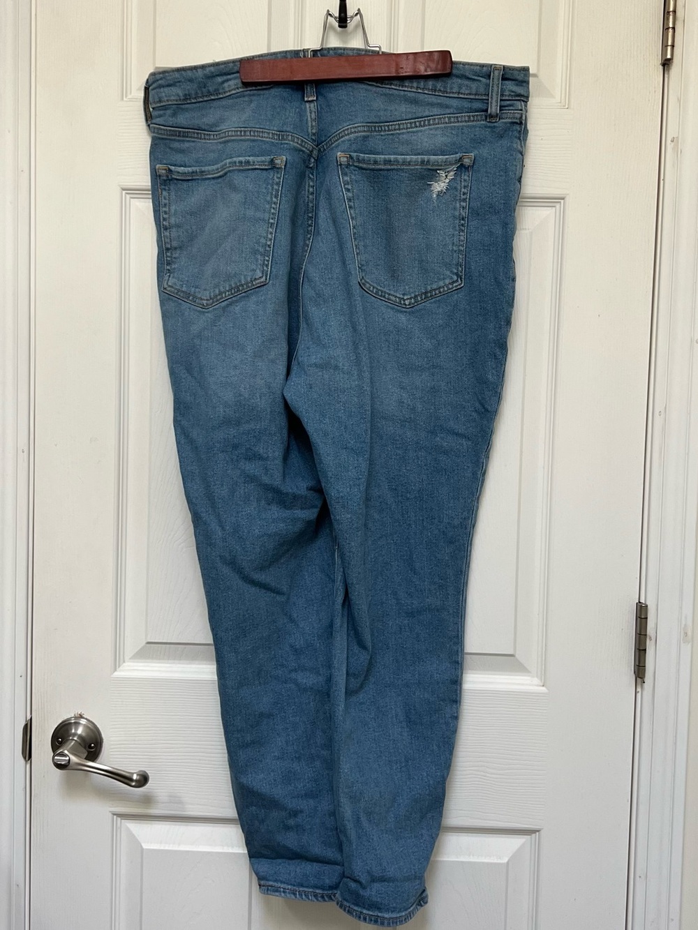 Lightly Distressed Blue Jeans 🫐 - Picture 6 of 9